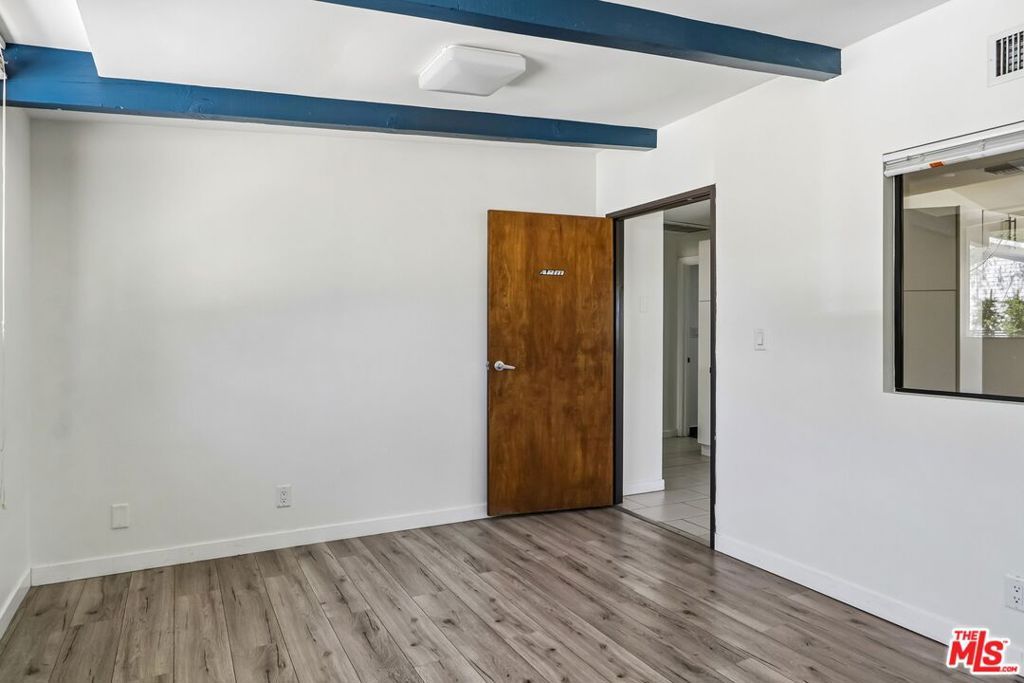 Image 21 of property listing at 11100 Sheldon Street, Sun Valley, CA 91352