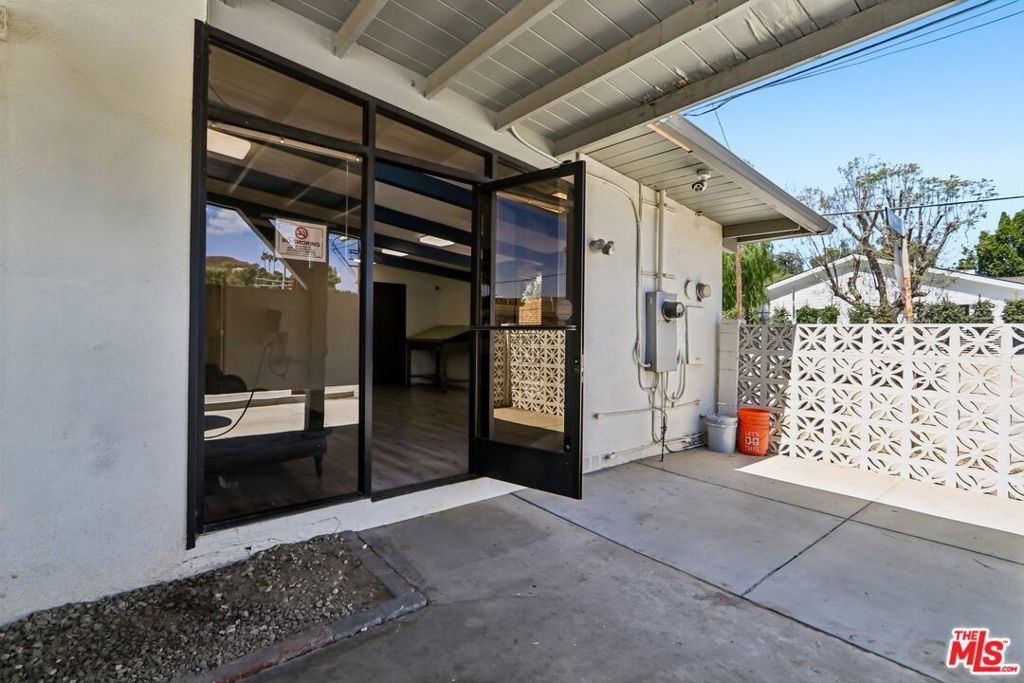 Image 22 of property listing at 11100 Sheldon Street, Sun Valley, CA 91352