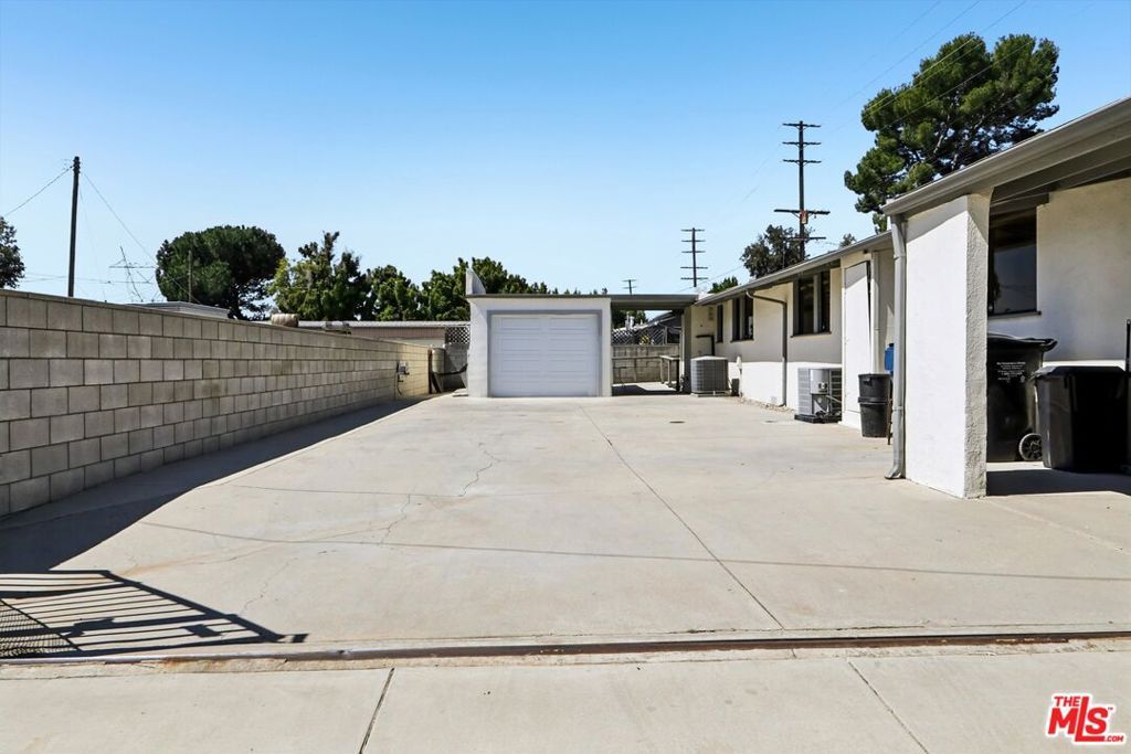 Image 23 of property listing at 11100 Sheldon Street, Sun Valley, CA 91352