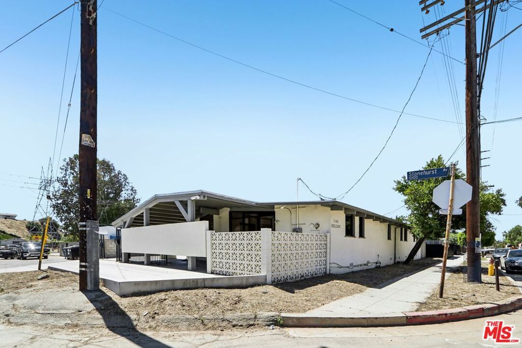 Image 24 of property listing at 11100 Sheldon Street, Sun Valley, CA 91352