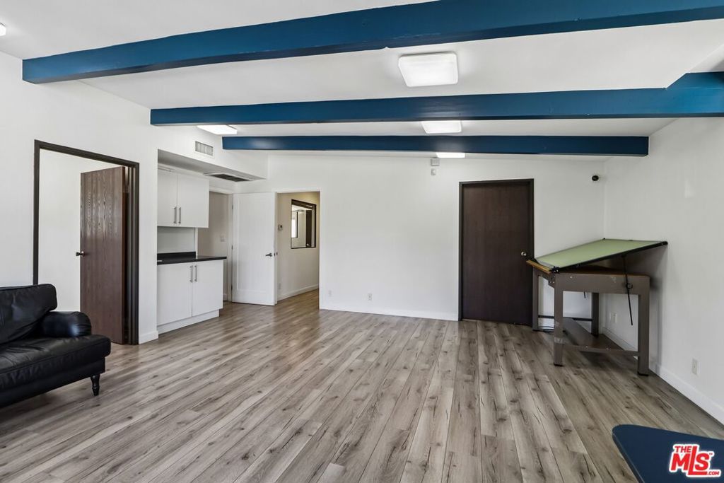 Image 6 of property listing at 11100 Sheldon Street, Sun Valley, CA 91352