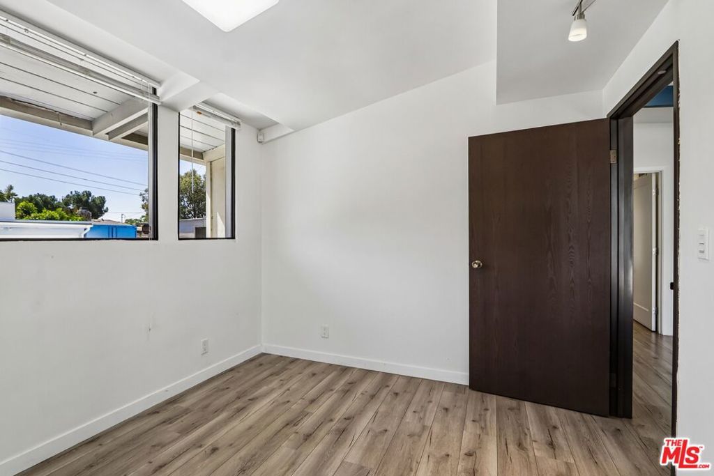 Image 8 of property listing at 11100 Sheldon Street, Sun Valley, CA 91352