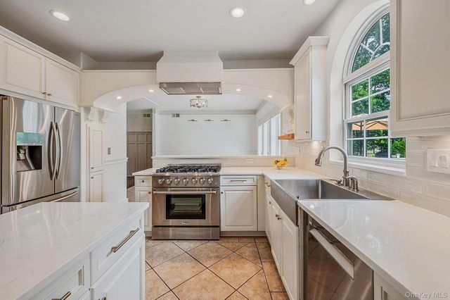 20 Hancock Court, South Setauket, NY 11720