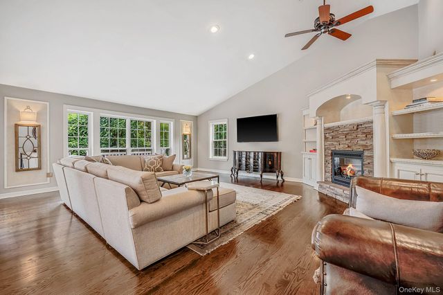 20 Hancock Court, South Setauket, NY 11720