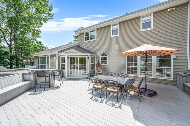 20 Hancock Court, South Setauket, NY 11720