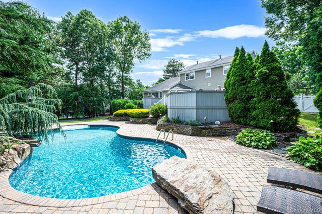 20 Hancock Court, South Setauket, NY 11720