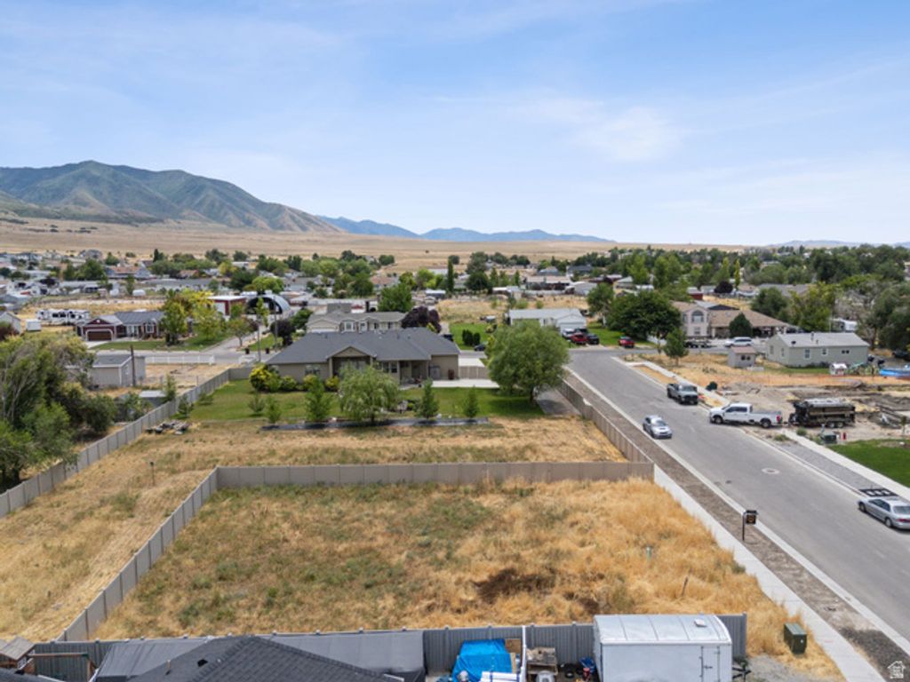 8048 N PARK LN # 002, Lake Point, UT 84074 — exterior