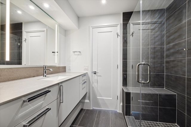 1701 Hermann Drive Drive 27CE, Houston, TX 77004