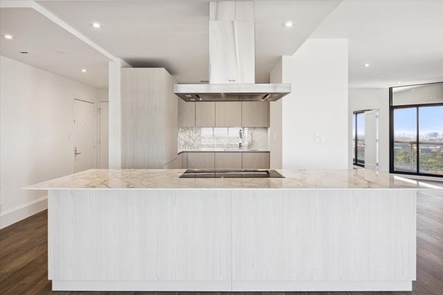 1701 Hermann Drive Drive 27CE, Houston, TX 77004