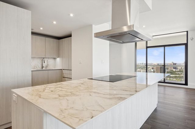 1701 Hermann Drive Drive 27CE, Houston, TX 77004