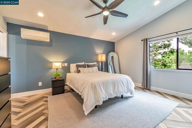 2207 Bridgeport Way, Martinez, CA 94553