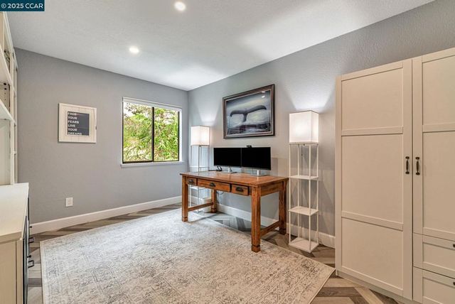 2207 Bridgeport Way, Martinez, CA 94553