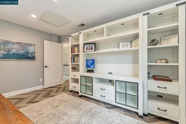 2207 Bridgeport Way, Martinez, CA 94553