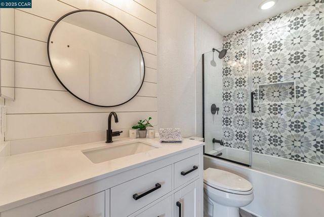 2207 Bridgeport Way, Martinez, CA 94553