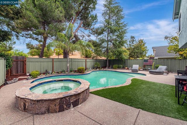 2207 Bridgeport Way, Martinez, CA 94553