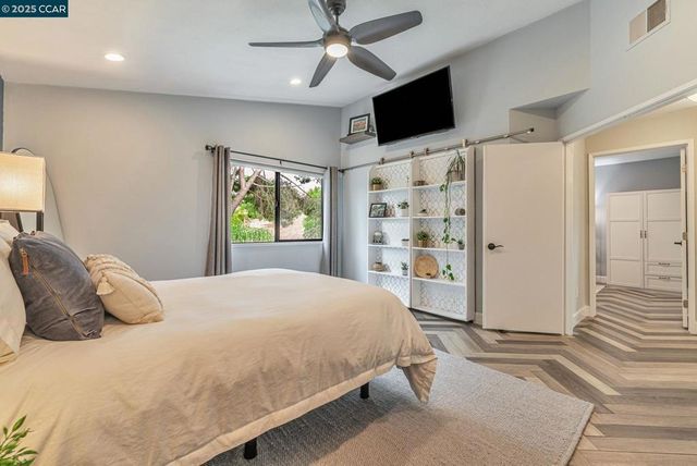 2207 Bridgeport Way, Martinez, CA 94553