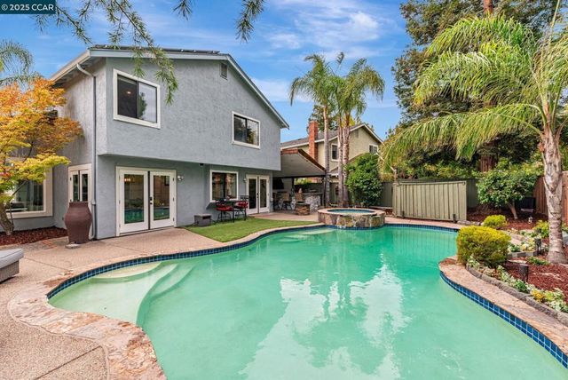 2207 Bridgeport Way, Martinez, CA 94553