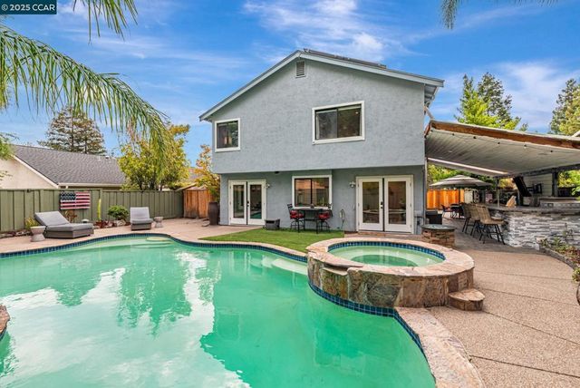 2207 Bridgeport Way, Martinez, CA 94553