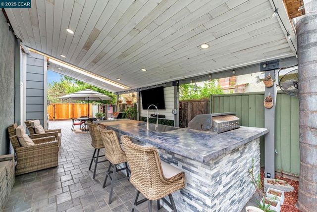 2207 Bridgeport Way, Martinez, CA 94553