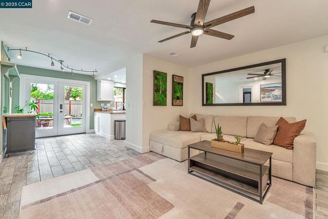 2207 Bridgeport Way, Martinez, CA 94553