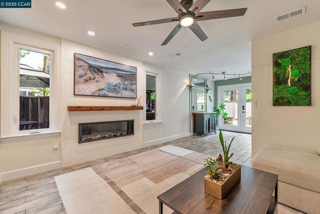2207 Bridgeport Way, Martinez, CA 94553