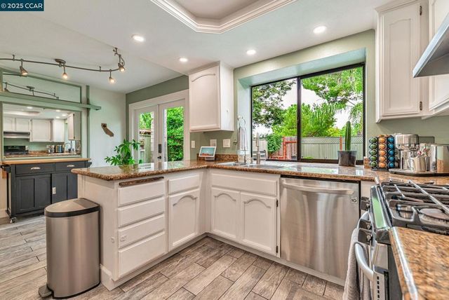 2207 Bridgeport Way, Martinez, CA 94553