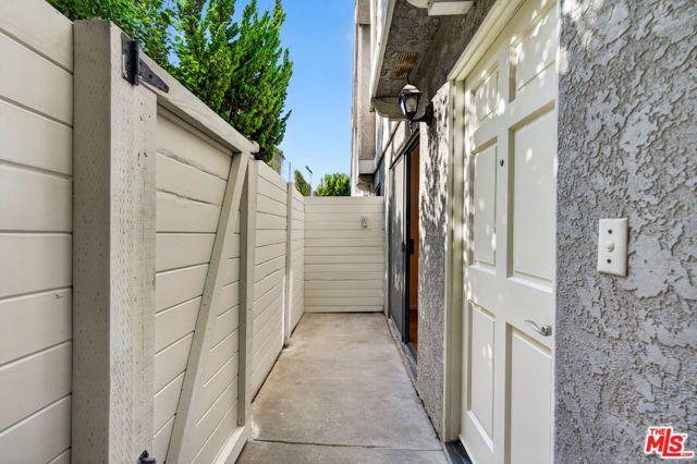 2519 Kansas Avenue 102, Santa Monica, CA 90404