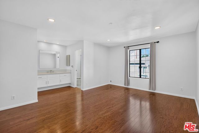 2519 Kansas Avenue 102, Santa Monica, CA 90404