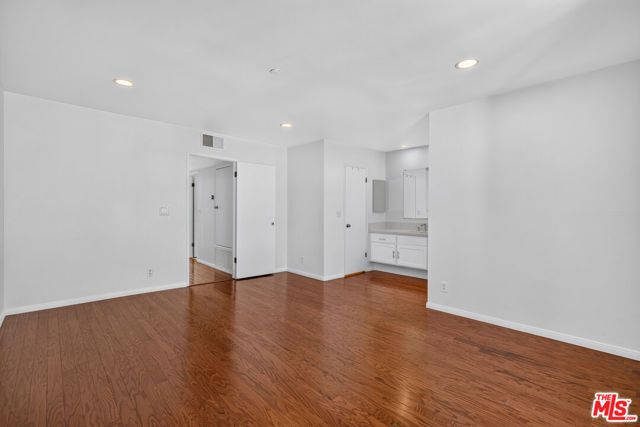 2519 Kansas Avenue 102, Santa Monica, CA 90404