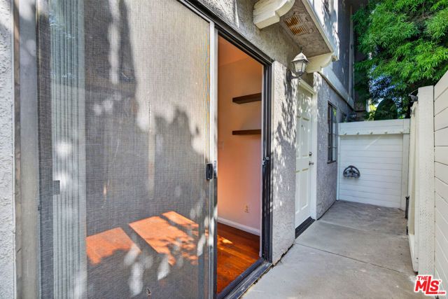 2519 Kansas Avenue 102, Santa Monica, CA 90404