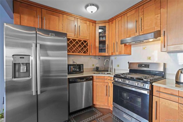 311 Saint Nicholas Avenue 3H, Ridgewood, NY 11385