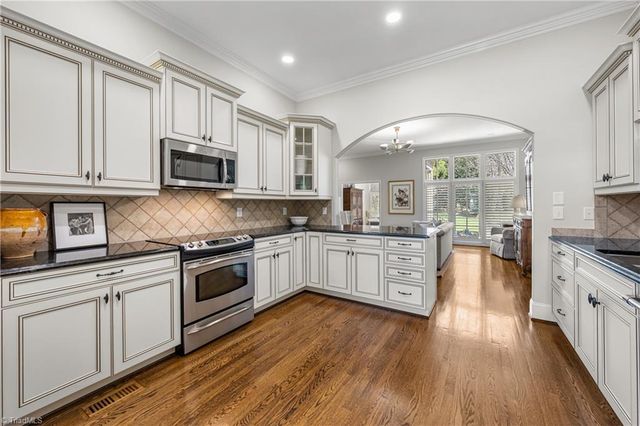 2 Chippers Court, Greensboro, NC 27407