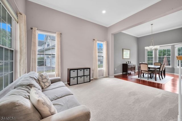 11 Pony Ln, Raritan Twp., NJ 08822