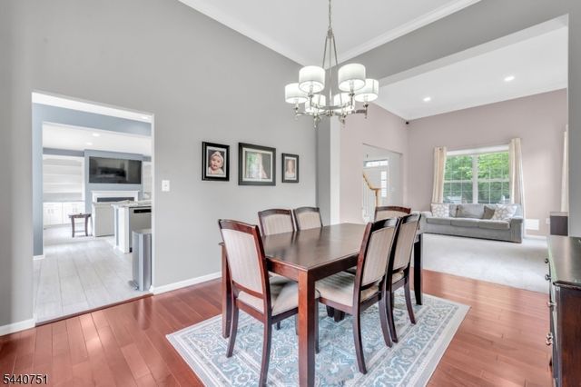 11 Pony Ln, Raritan Twp., NJ 08822