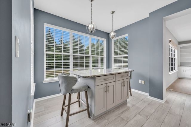 11 Pony Ln, Raritan Twp., NJ 08822