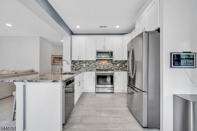 11 Pony Ln, Raritan Twp., NJ 08822