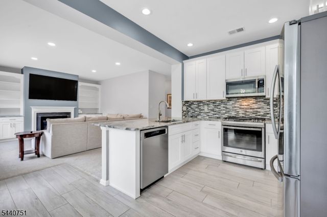 11 Pony Ln, Raritan Twp., NJ 08822