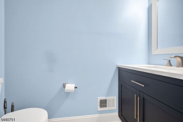 11 Pony Ln, Raritan Twp., NJ 08822