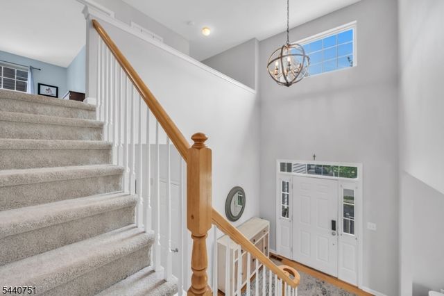 11 Pony Ln, Raritan Twp., NJ 08822