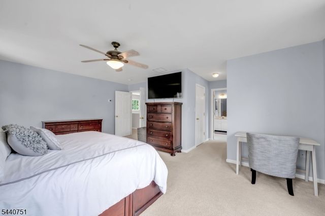 11 Pony Ln, Raritan Twp., NJ 08822