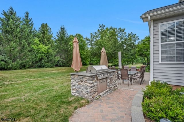 11 Pony Ln, Raritan Twp., NJ 08822