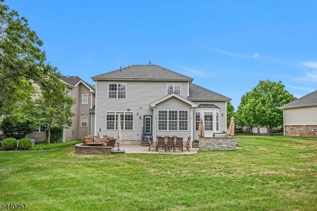 11 Pony Ln, Raritan Twp., NJ 08822