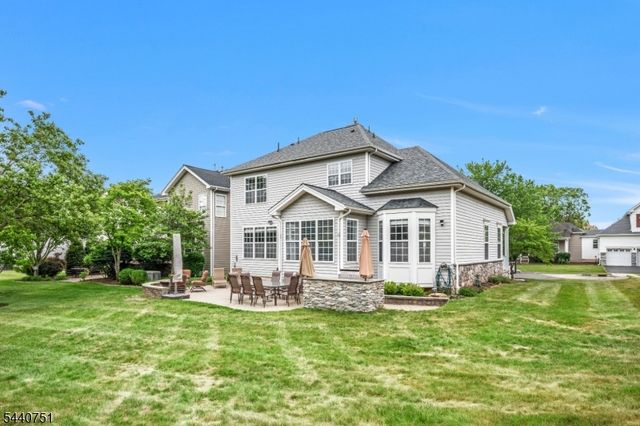 11 Pony Ln, Raritan Twp., NJ 08822