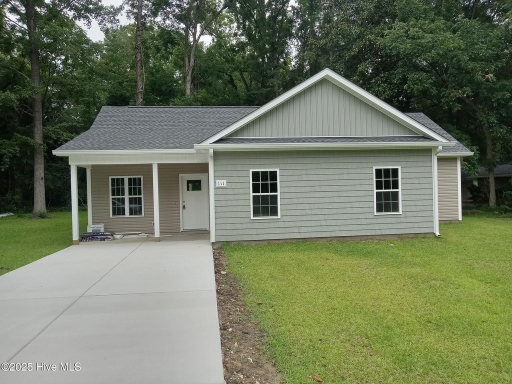 111 E Oliver Street, Whiteville, NC 28472