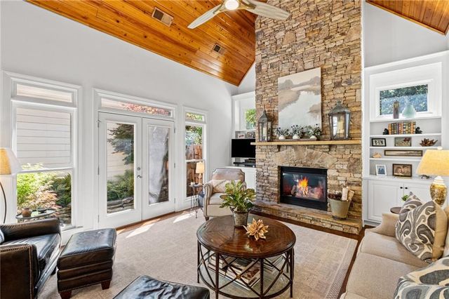 120 Kendemere Pointe, Roswell, GA 30075