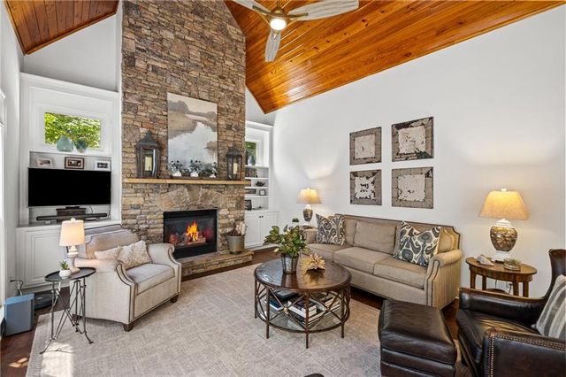 120 Kendemere Pointe, Roswell, GA 30075