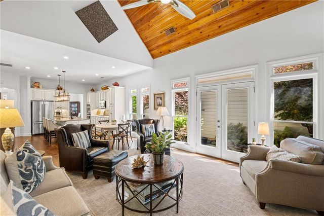 120 Kendemere Pointe, Roswell, GA 30075
