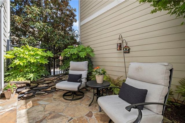 120 Kendemere Pointe, Roswell, GA 30075