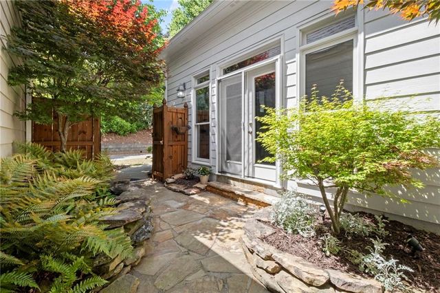 120 Kendemere Pointe, Roswell, GA 30075
