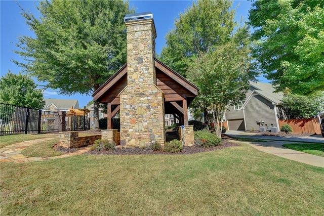 120 Kendemere Pointe, Roswell, GA 30075